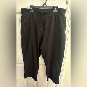 St. John’s Bay Capri Women’s Size Medium Black Athletic